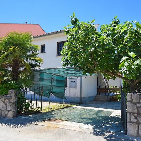 Apartments Vera Malinska Luaran gambar