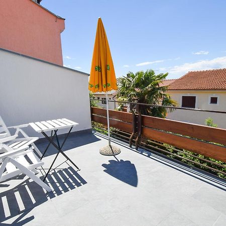 Apartments Vera Malinska Luaran gambar