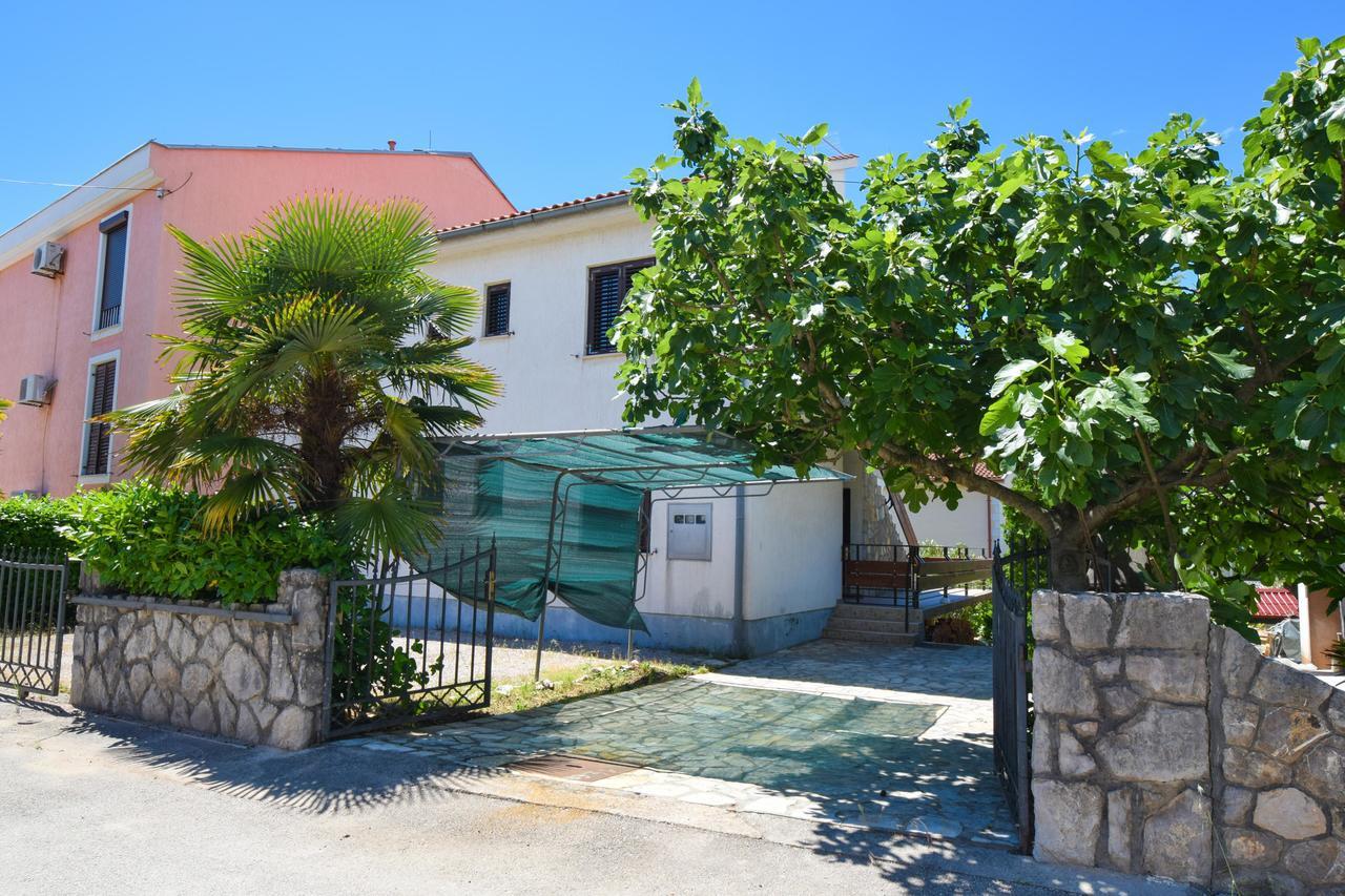 Apartments Vera Malinska Luaran gambar
