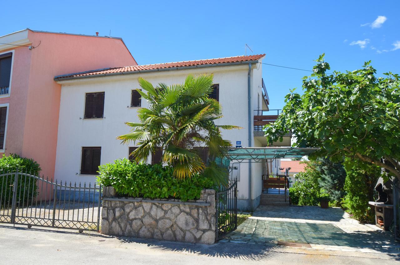 Apartments Vera Malinska Luaran gambar