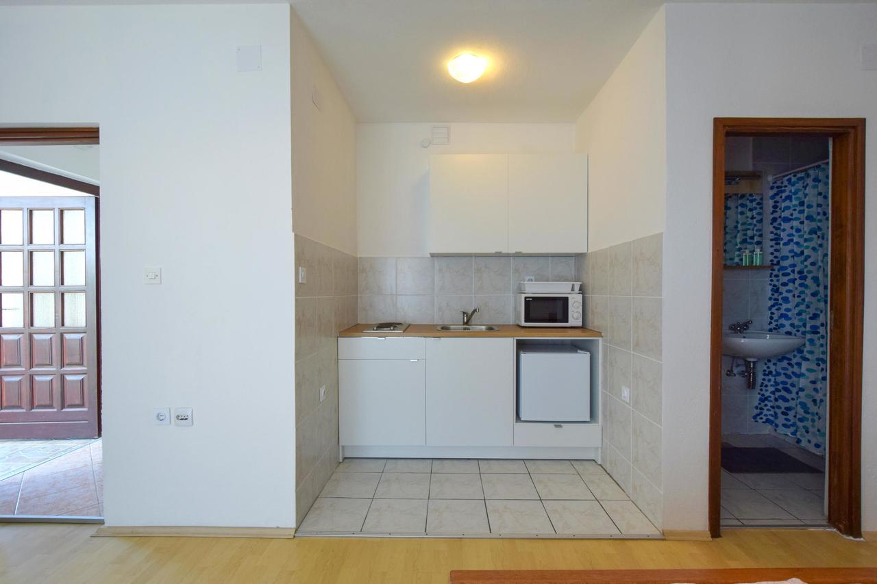 Apartments Vera Malinska Luaran gambar